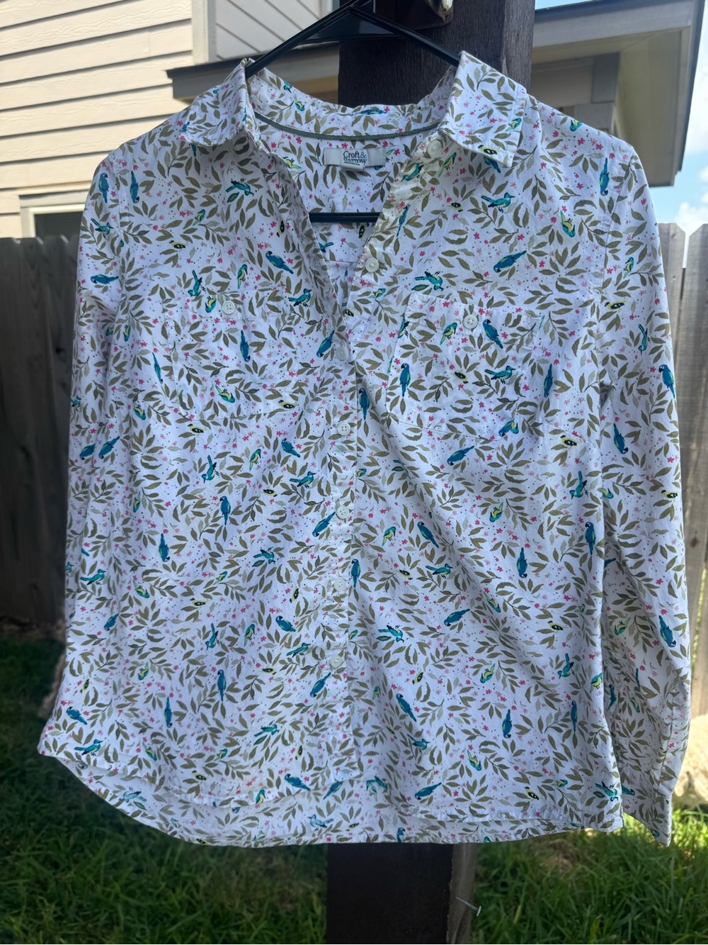 croft & barrow White Button-Up Shirt with Teal Bird & Olive Leaf Print